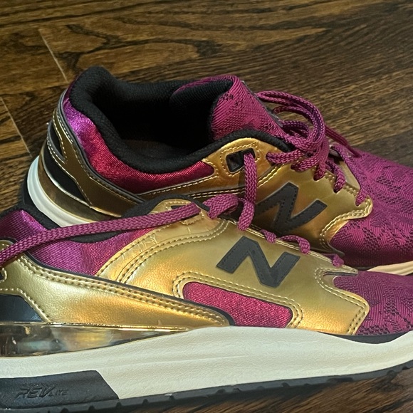 NEW BALANCE rev lite 1550 Lace Garnet and Gold like new lace up shoes - Picture 8 of 8